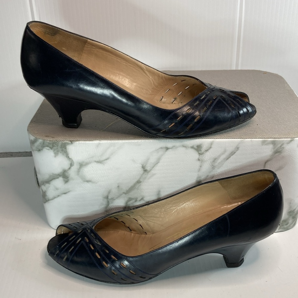 Vintage dark navy size 7 open toe Bruno Magali Italian made pumps. B17 2” heels - Picture 2 of 6